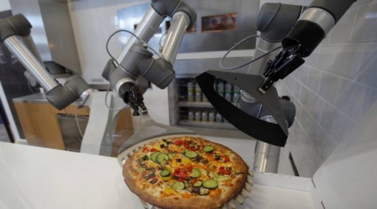 Gosta de uma margherita? Pizzaiolo robô serve pizzas na França